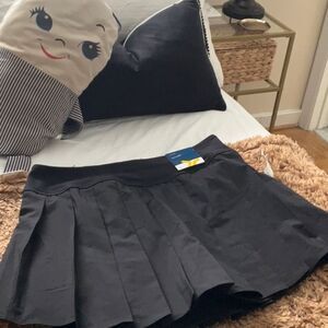 Old Navy Black Pleated Skort
